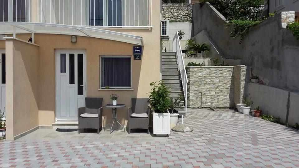 Apartments Amneris Trogir Eksteriør billede
