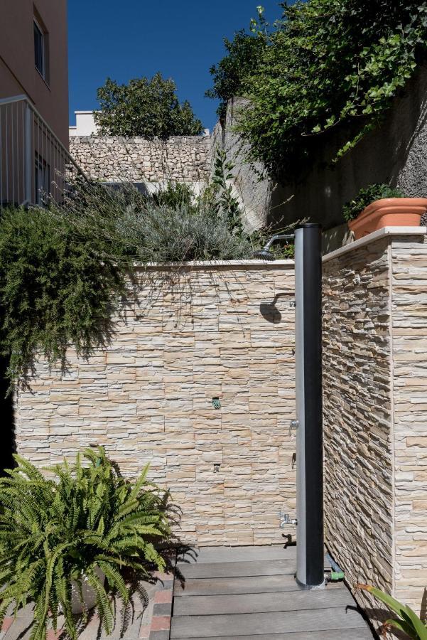 Apartments Amneris Trogir Eksteriør billede