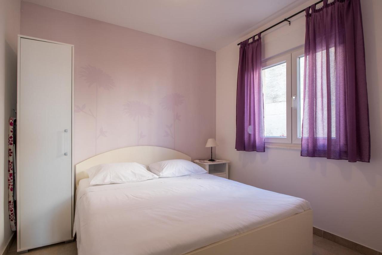 Apartments Amneris Trogir Eksteriør billede