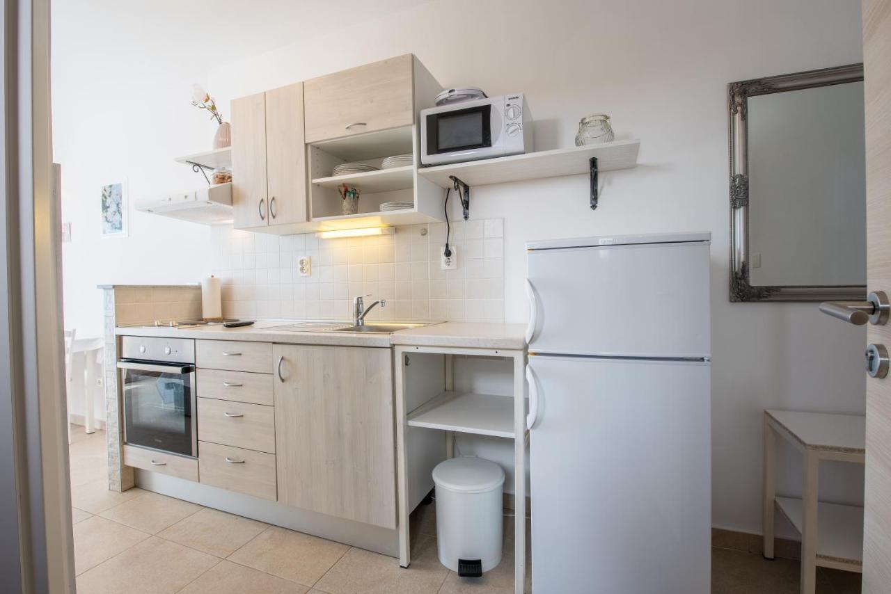 Apartments Amneris Trogir Eksteriør billede