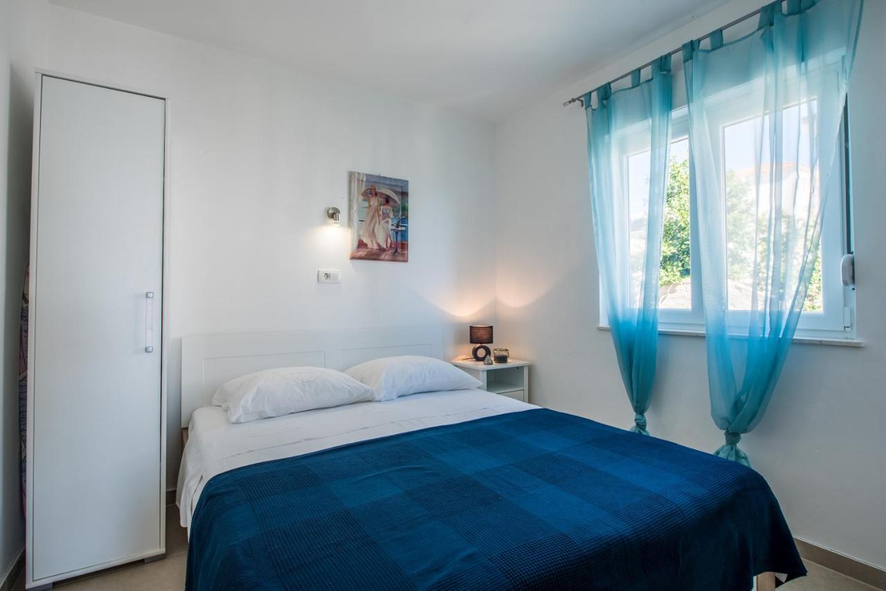 Apartments Amneris Trogir Eksteriør billede