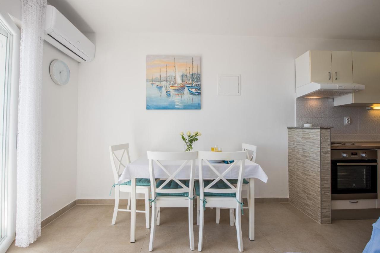 Apartments Amneris Trogir Eksteriør billede