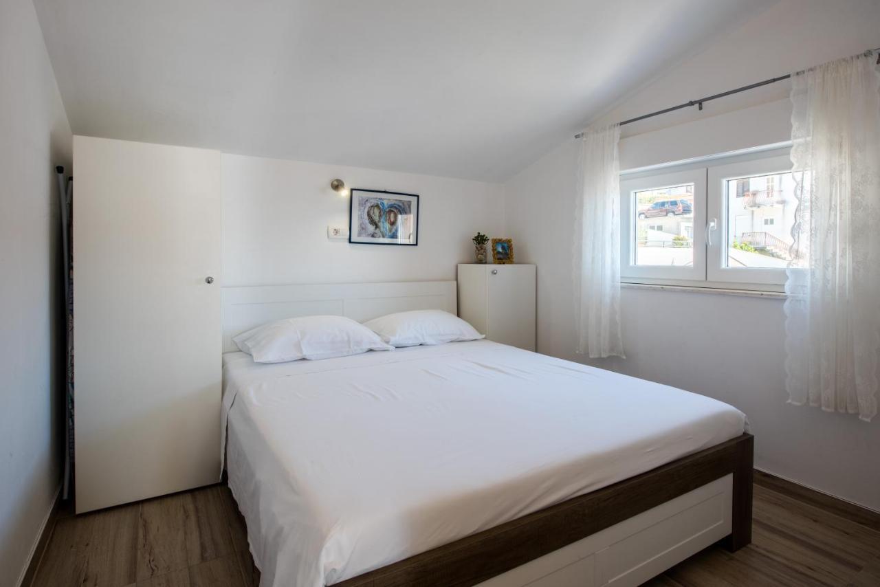 Apartments Amneris Trogir Eksteriør billede
