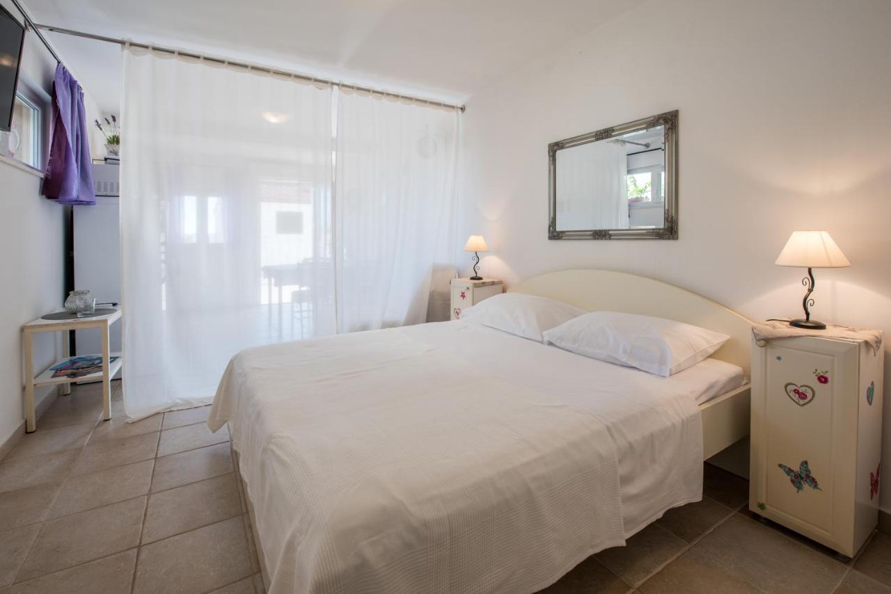 Apartments Amneris Trogir Eksteriør billede