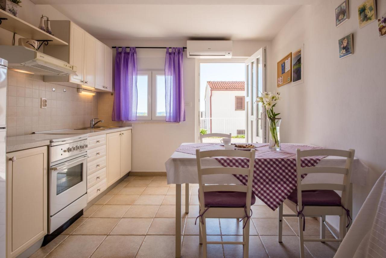 Apartments Amneris Trogir Eksteriør billede