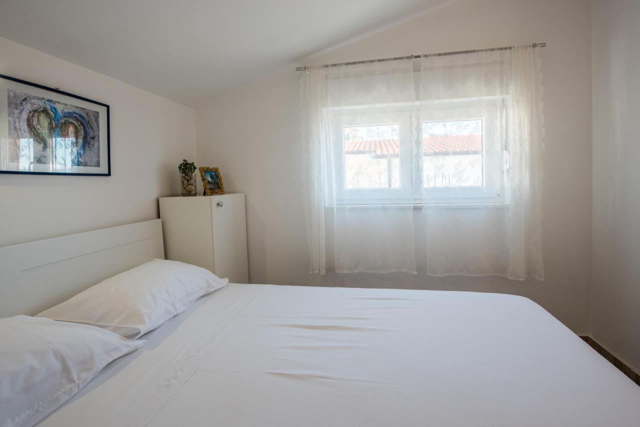 Apartments Amneris Trogir Eksteriør billede
